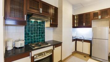 Classic Apartment, 1 Bedroom | Dapur peribadi | Peti sejuk, ketuhar gelombang mikro, ketuhar, periuk nasi