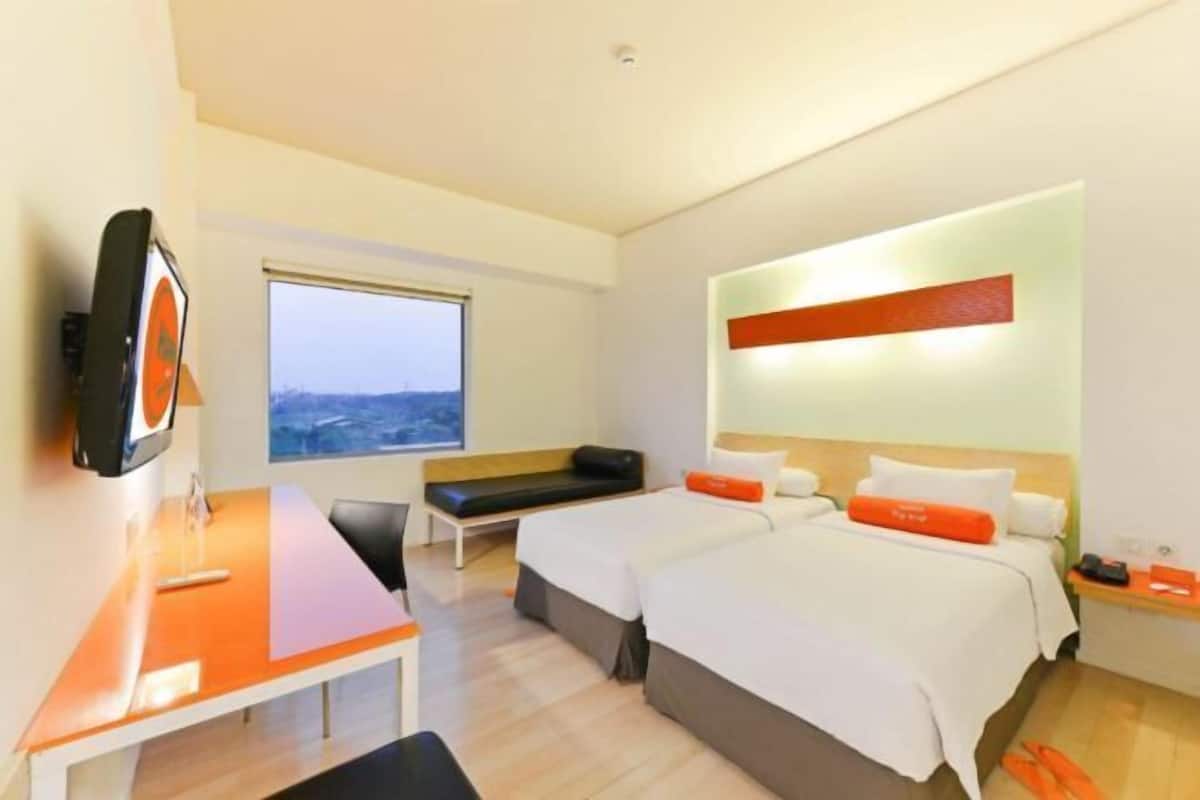 Minibar, caja fuerte, escritorio y cortinas opacas