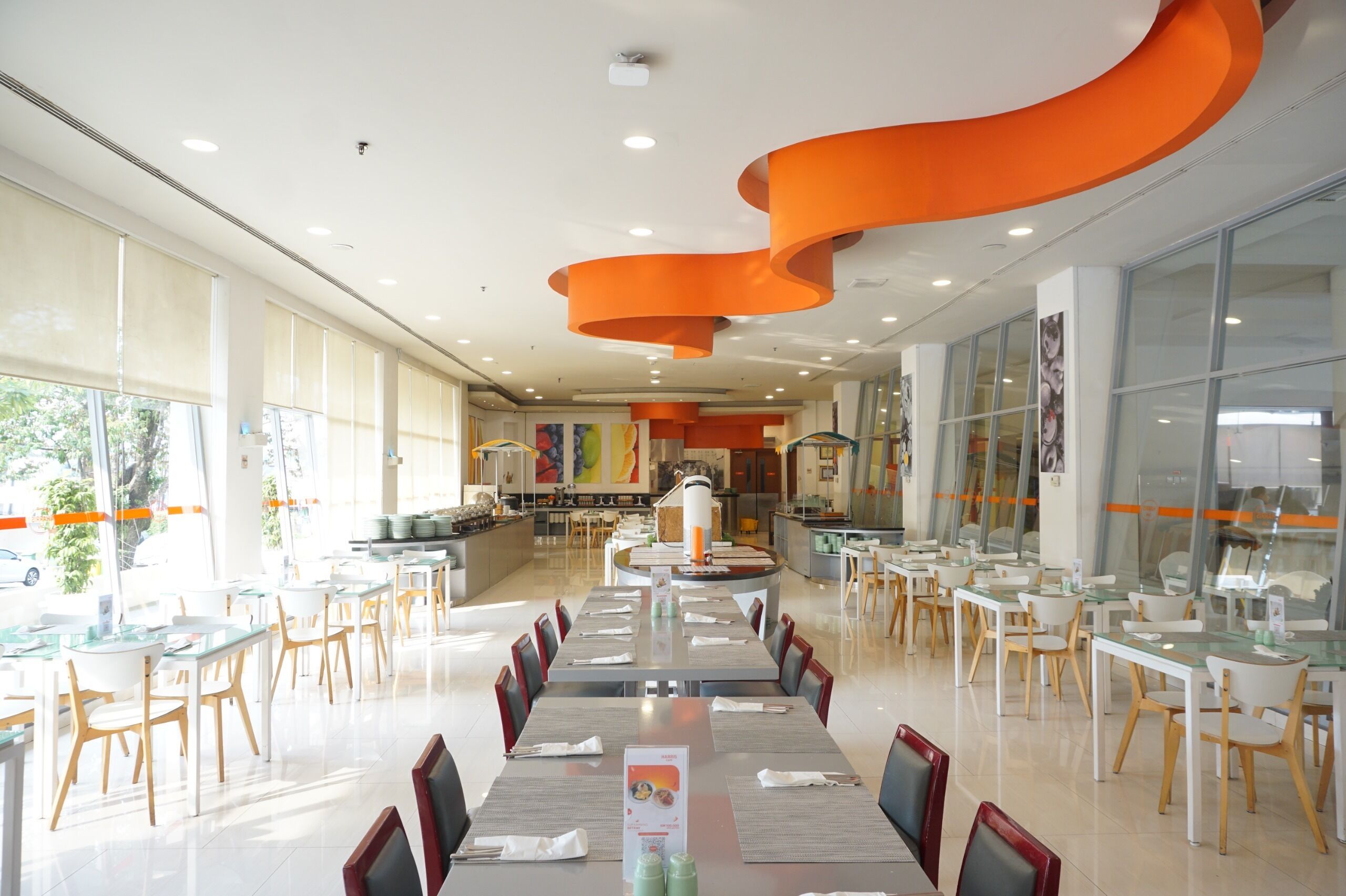 breakfast, lunch and dinner served