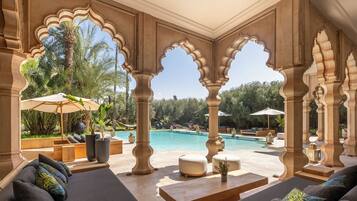 Minibar, in-room safe, individually decorated, individually furnished