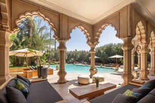 Mountain Palace | Minibar, in-room safe, individually decorated, individually furnished