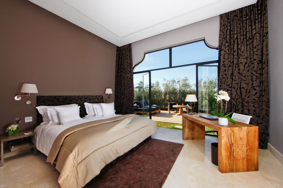 Minibar, in-room safe, individually decorated, individually furnished