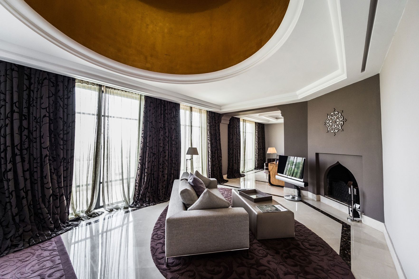 Área de sala de estar | Televisión de pantalla plana, reproductor de DVD y estación para iPod 