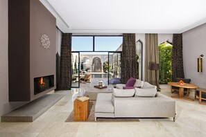 48-inch flat-screen TV with satellite channels, TV, DVD player - Palais Namaskar (Marrakech)