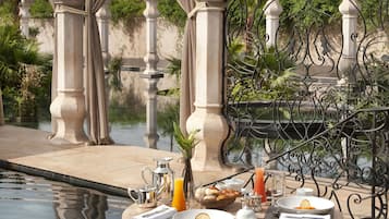 Deluxe Double Room | Outdoor dining | Breakfast, lunch, dinner and brunch served
