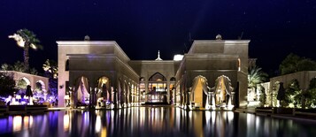 Fachada del alojamiento - Noche