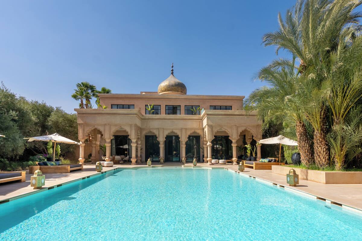 Mountain Palace | ميني بار وخزنة داخل الغرفة ومكتب وستائر تعتيم