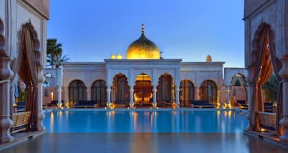 Palais Namaskar