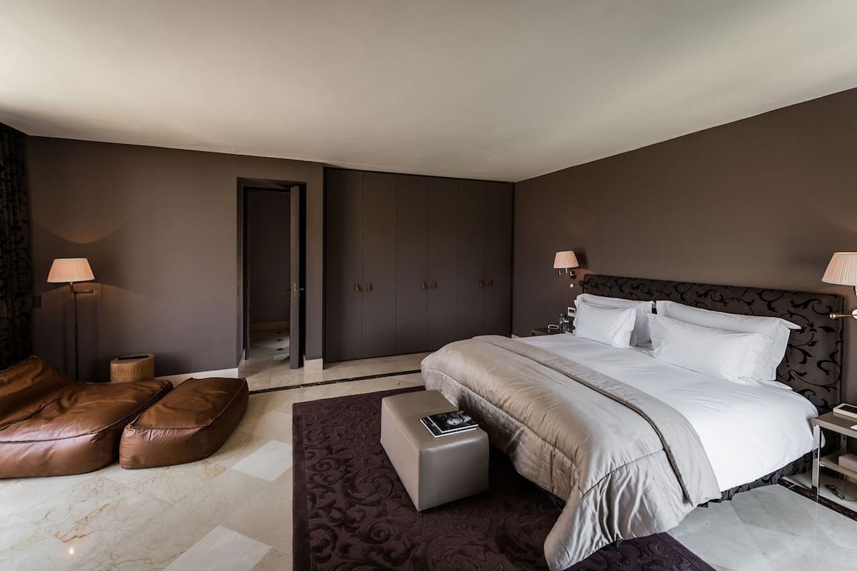 Minibar, in-room safe, individually decorated, individually furnished