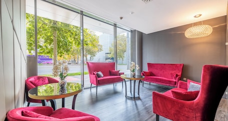 Lobby sitting area. PLAZA INN Graz Messe