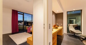 Apartement 2 | Living area | 22-inch LCD TV with satellite channels, TV, pay movies - PLAZA INN Graz Messe (Graz)