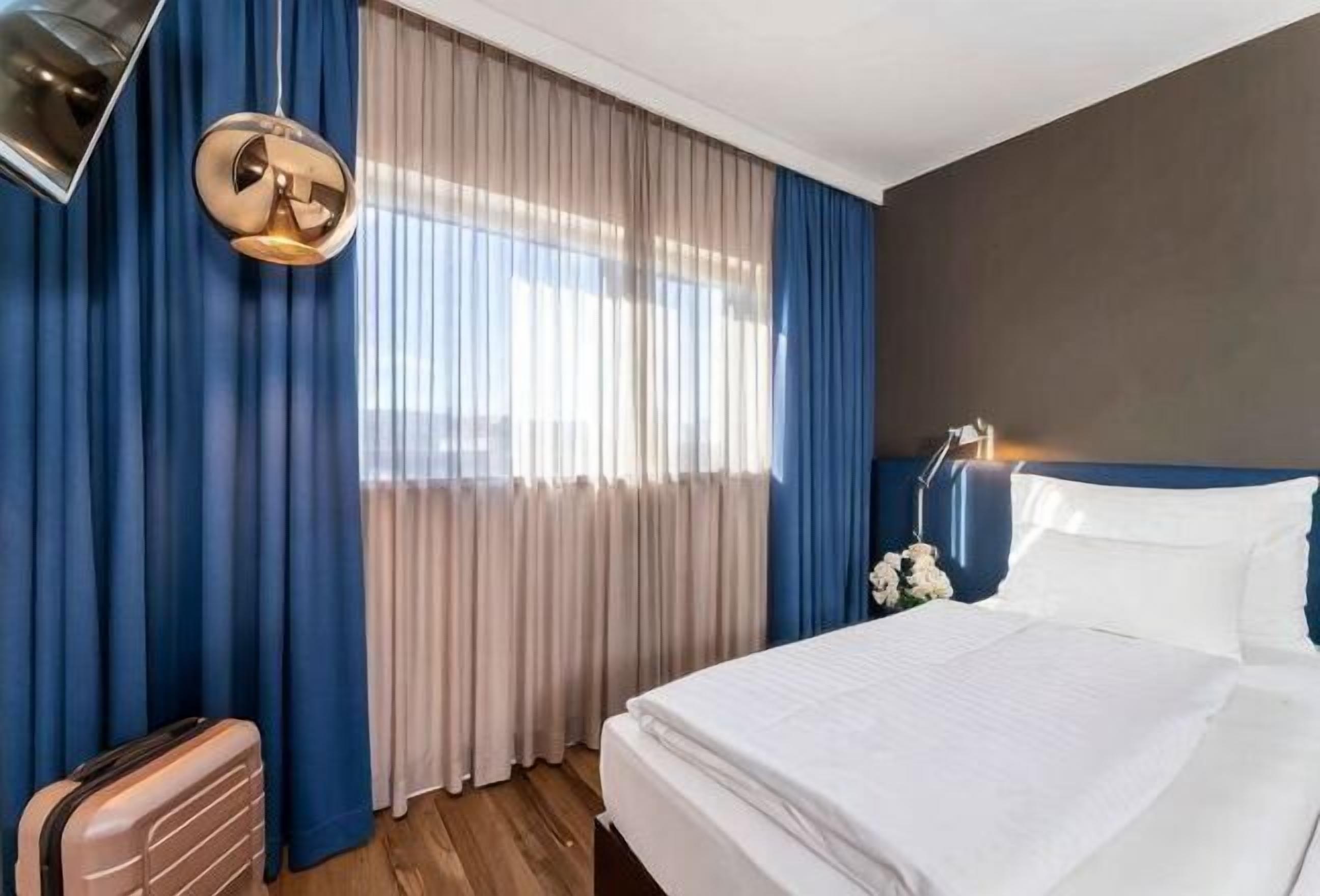 Hypo-allergenic bedding, in-room safe, desk, laptop workspace