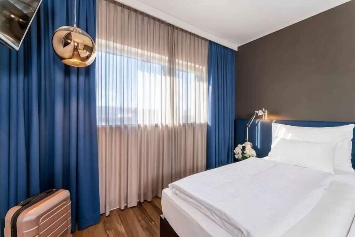 Hypo-allergenic bedding, in-room safe, desk, laptop workspace