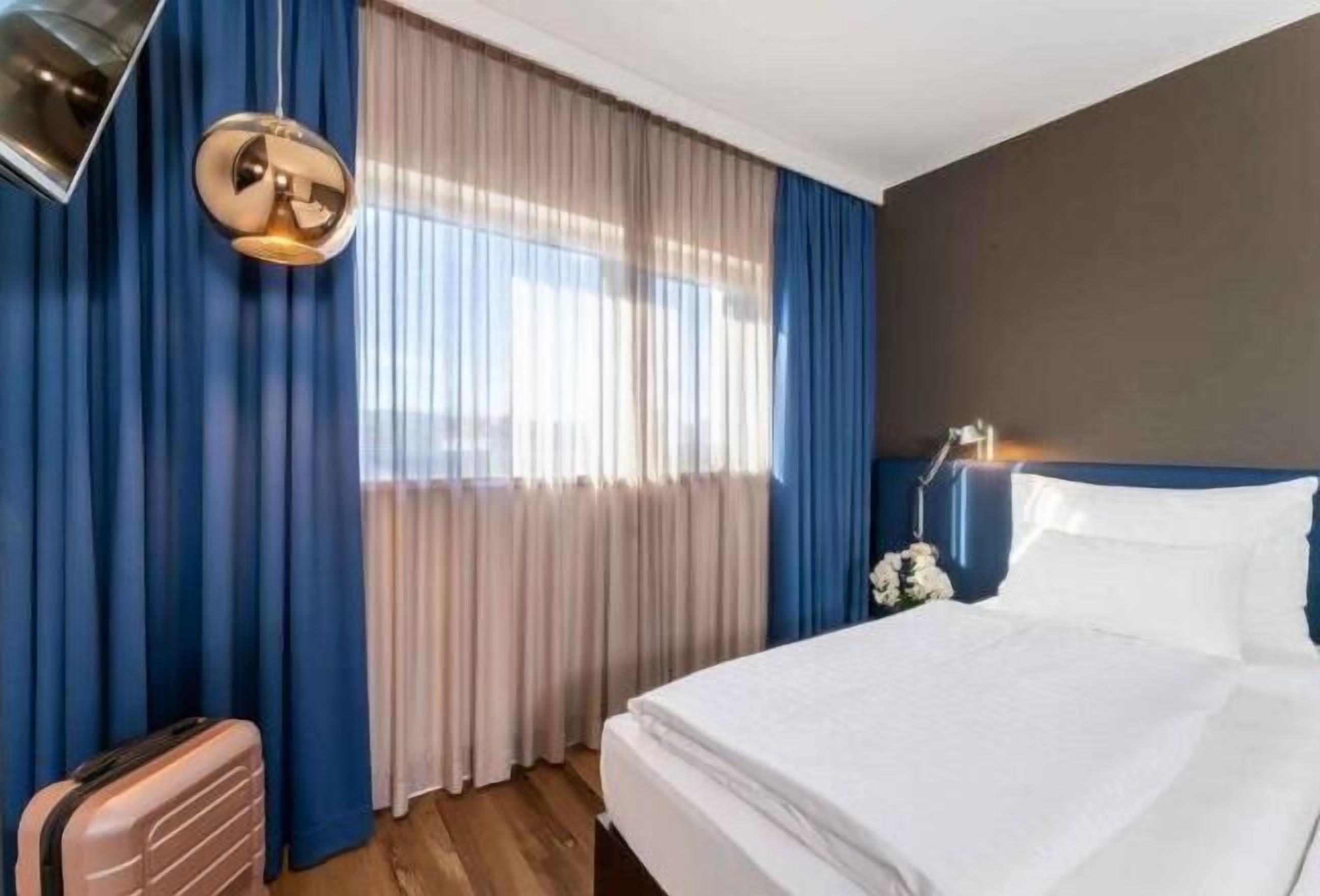 Hypo-allergenic bedding, in-room safe, desk, laptop workspace