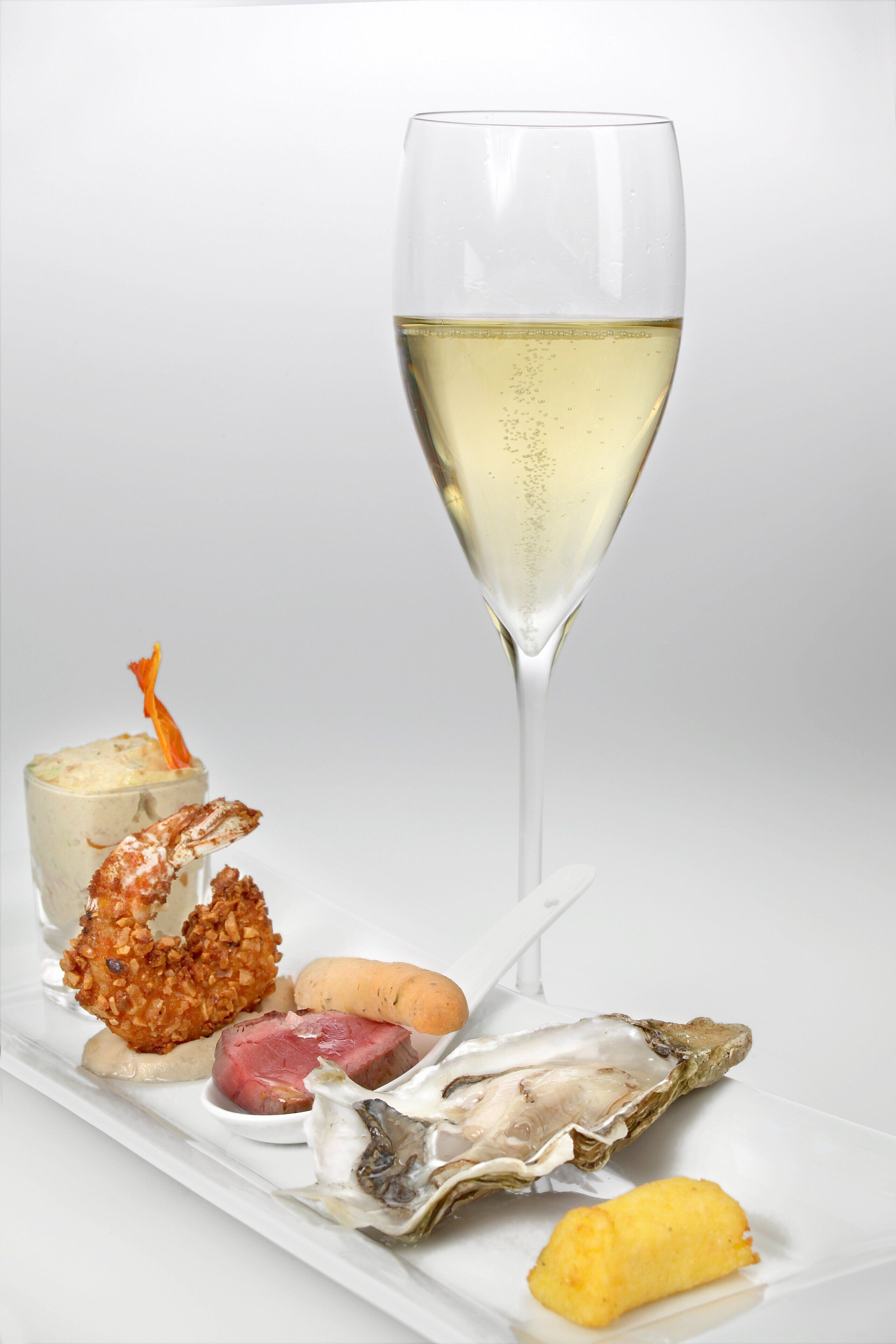 lunch and dinner served