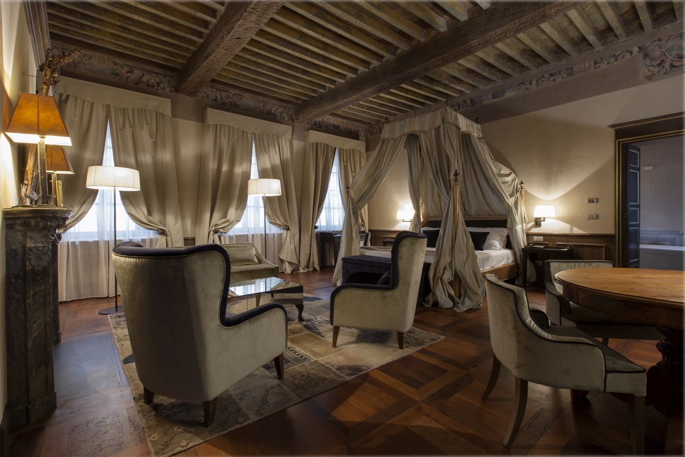 suite, jetted tub | premium bedding, minibar, in-room safe, desk