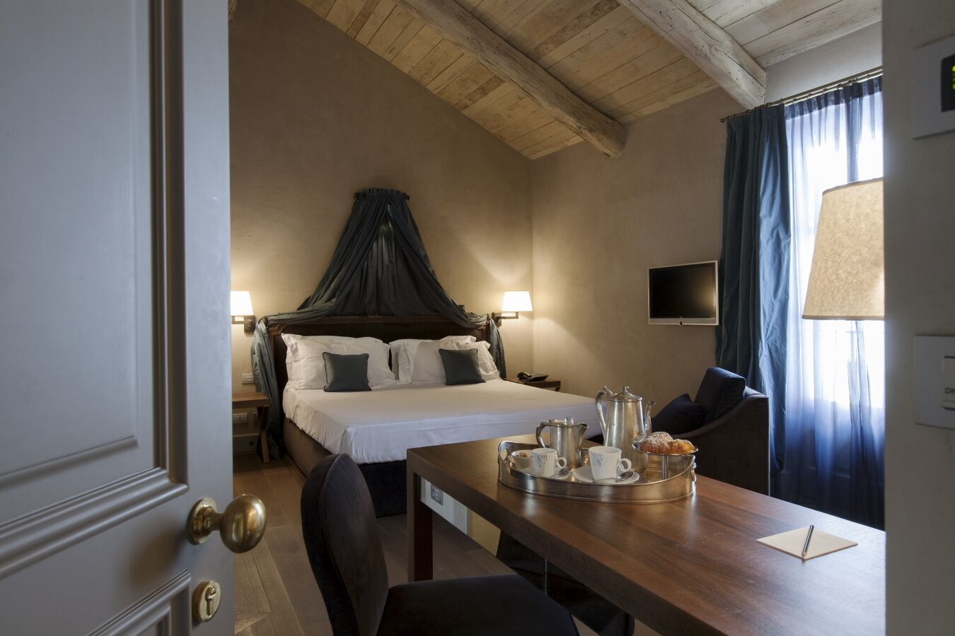 premium bedding, minibar, in-room safe, desk