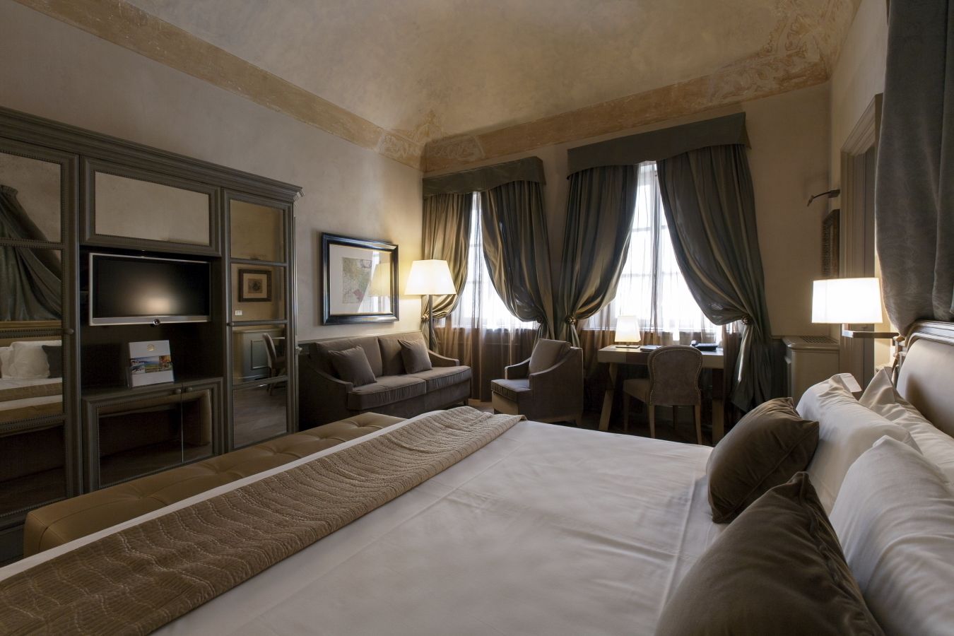 junior suite | premium bedding, minibar, in-room safe, desk