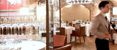 Lunsj og middag serveres