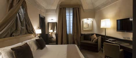 Classic Room | Premium bedding, minibar, in-room safe, desk