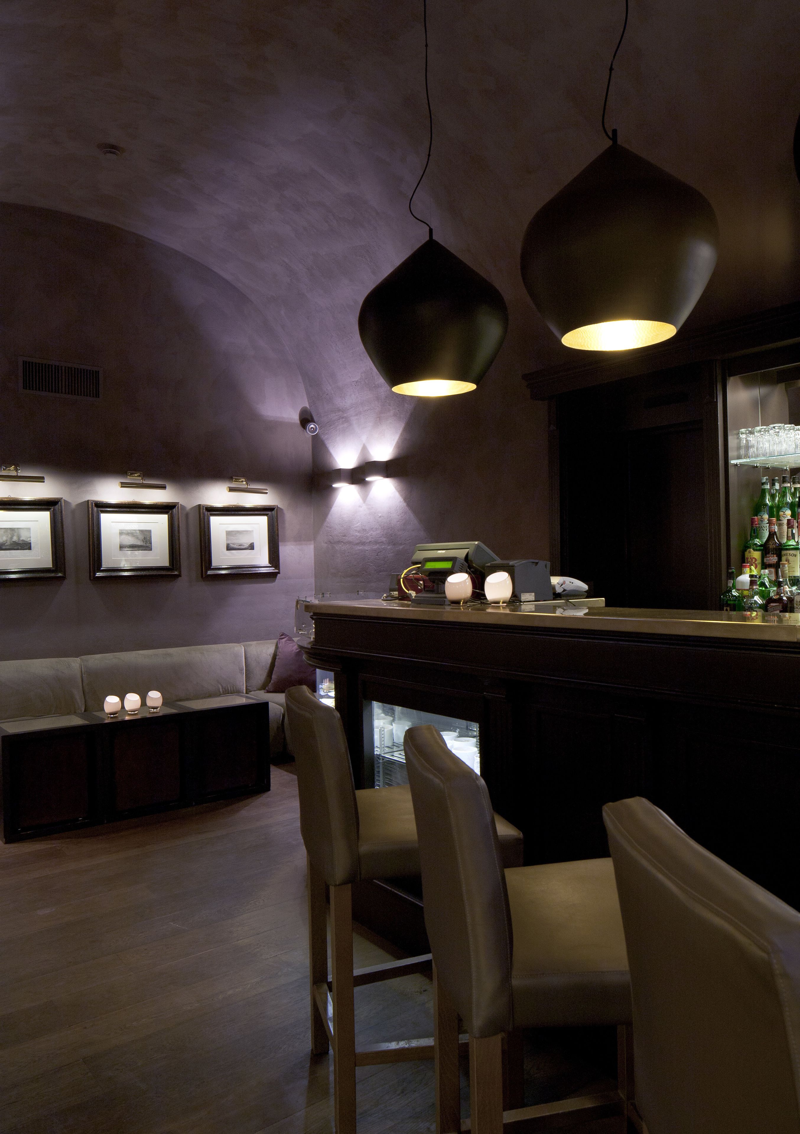 serves lunch and dinner