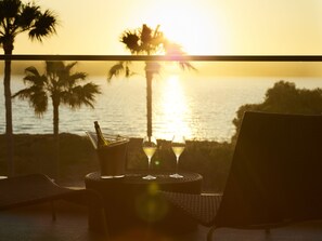 Suite | Luxe beddengoed, een minibar, een kluis op de kamer, een bureau