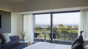 Hochwertige Bettwaren, Minibar, Zimmersafe, Schreibtisch