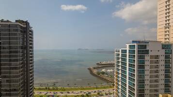 Junior Suite, 1 King Bed, Non Smoking | City view