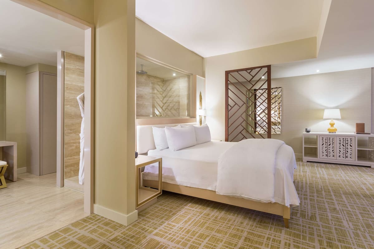 premium bedding, minibar, in-room safe, desk