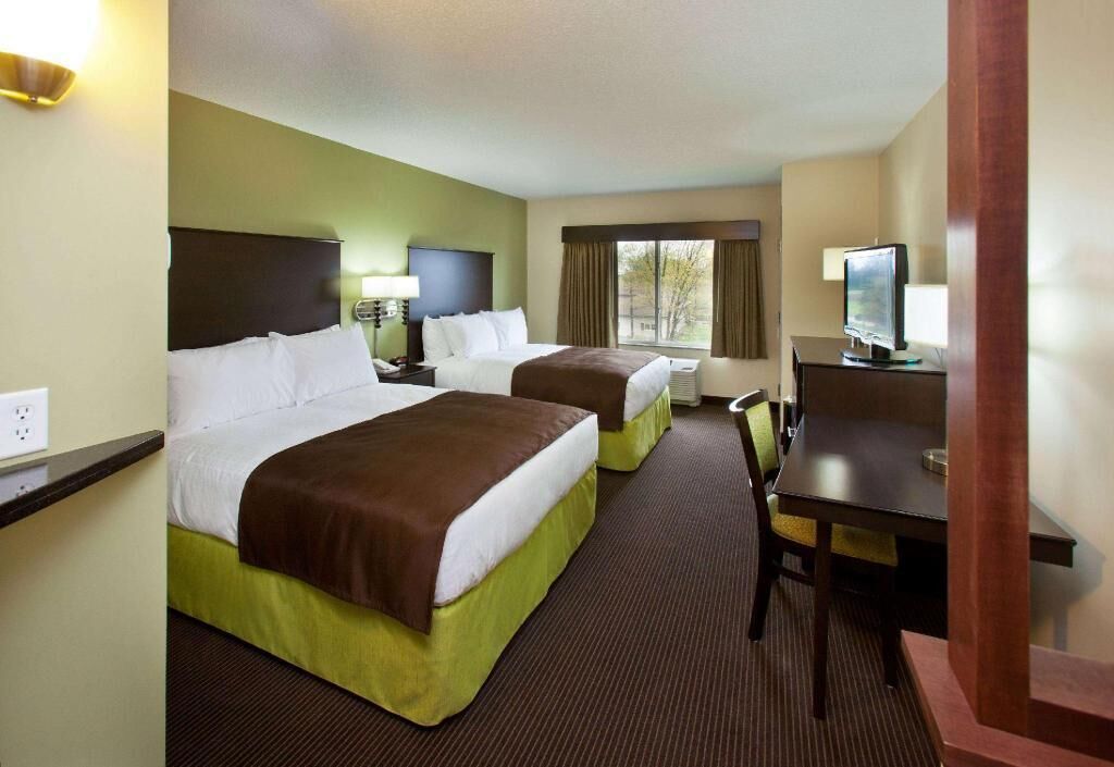 Premium bedding, individually decorated, individually furnished, desk