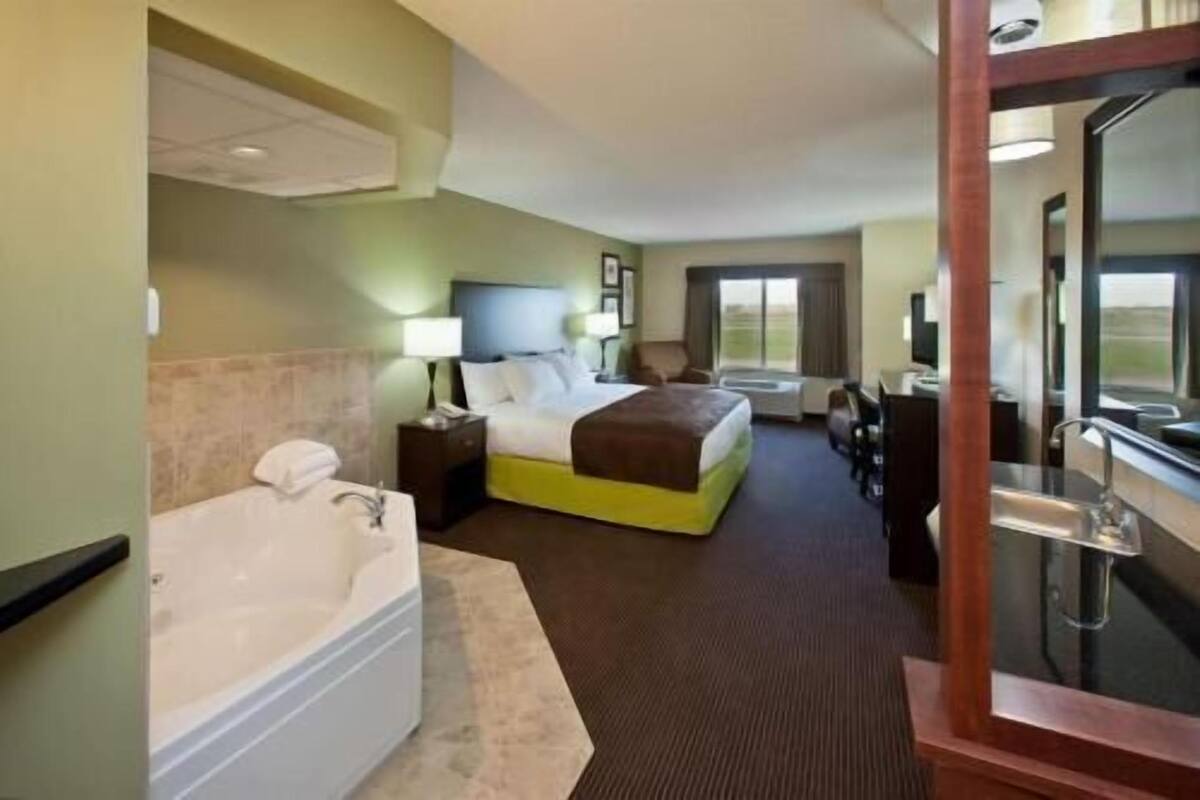 Premium bedding, individually decorated, individually furnished, desk