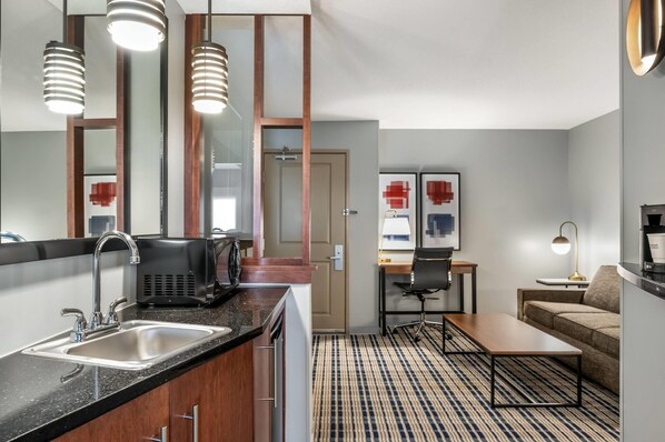 Suite, 1 Bedroom, Non Smoking (1 Kingbed) | Premium bedding, individually decorated, individually furnished, desk - AmericInn by Wyndham Fairfield (Fairfield)