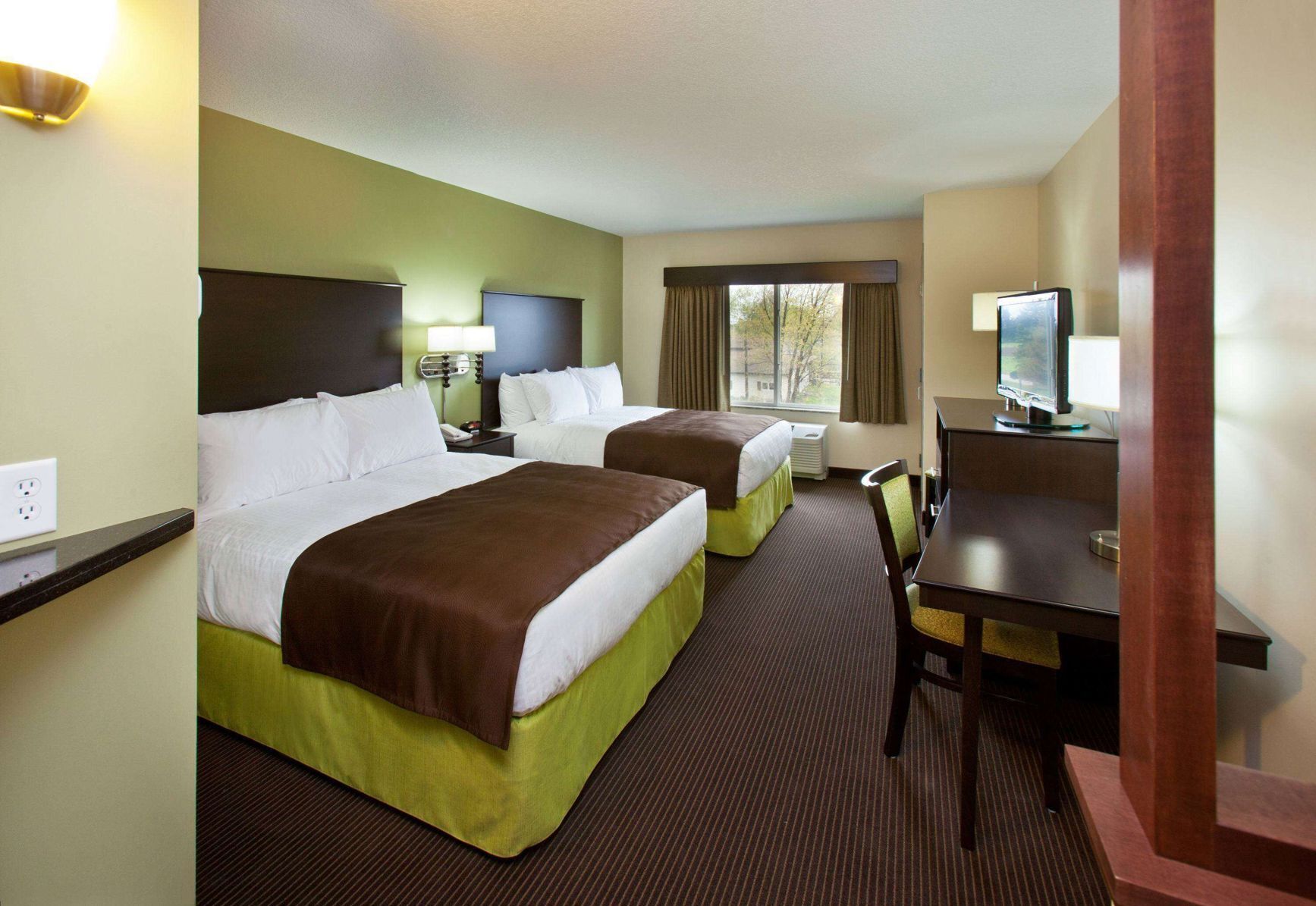 Premium bedding, individually decorated, individually furnished, desk