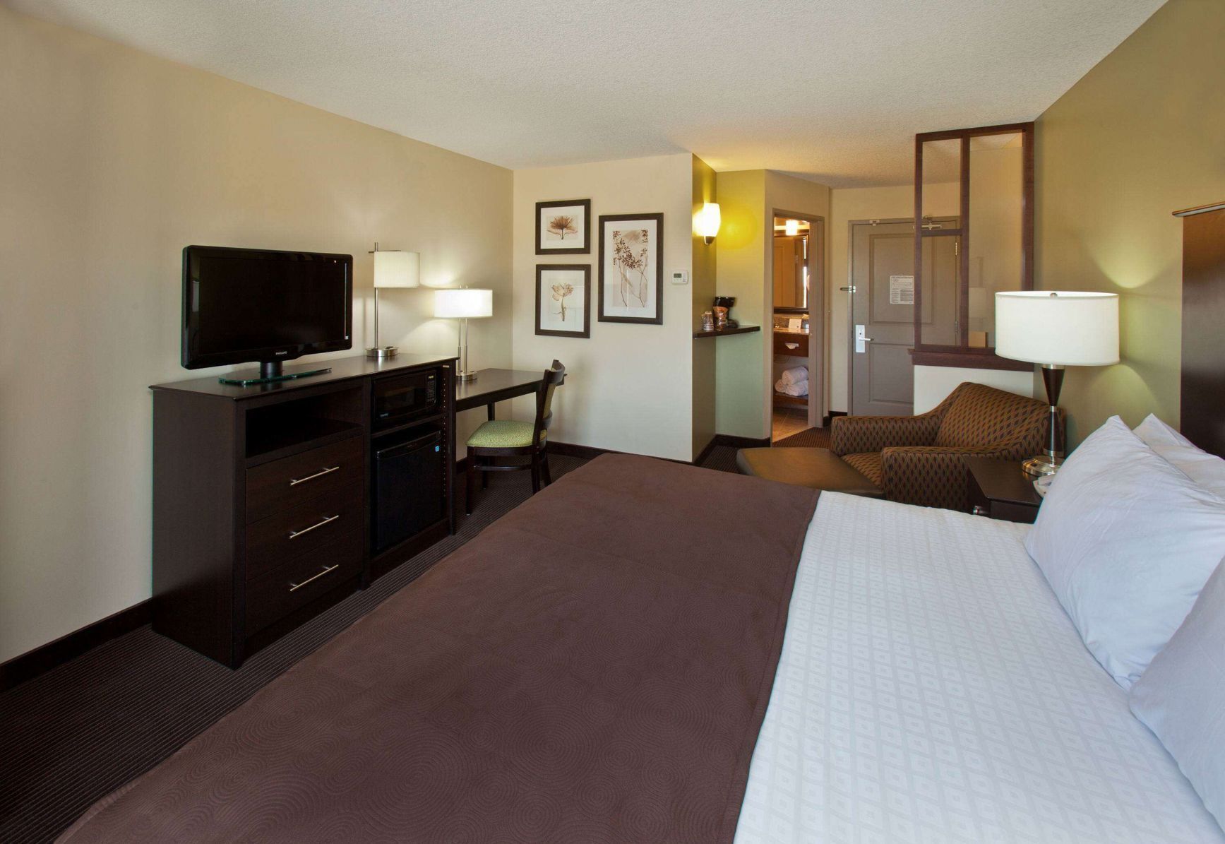 Premium bedding, individually decorated, individually furnished, desk