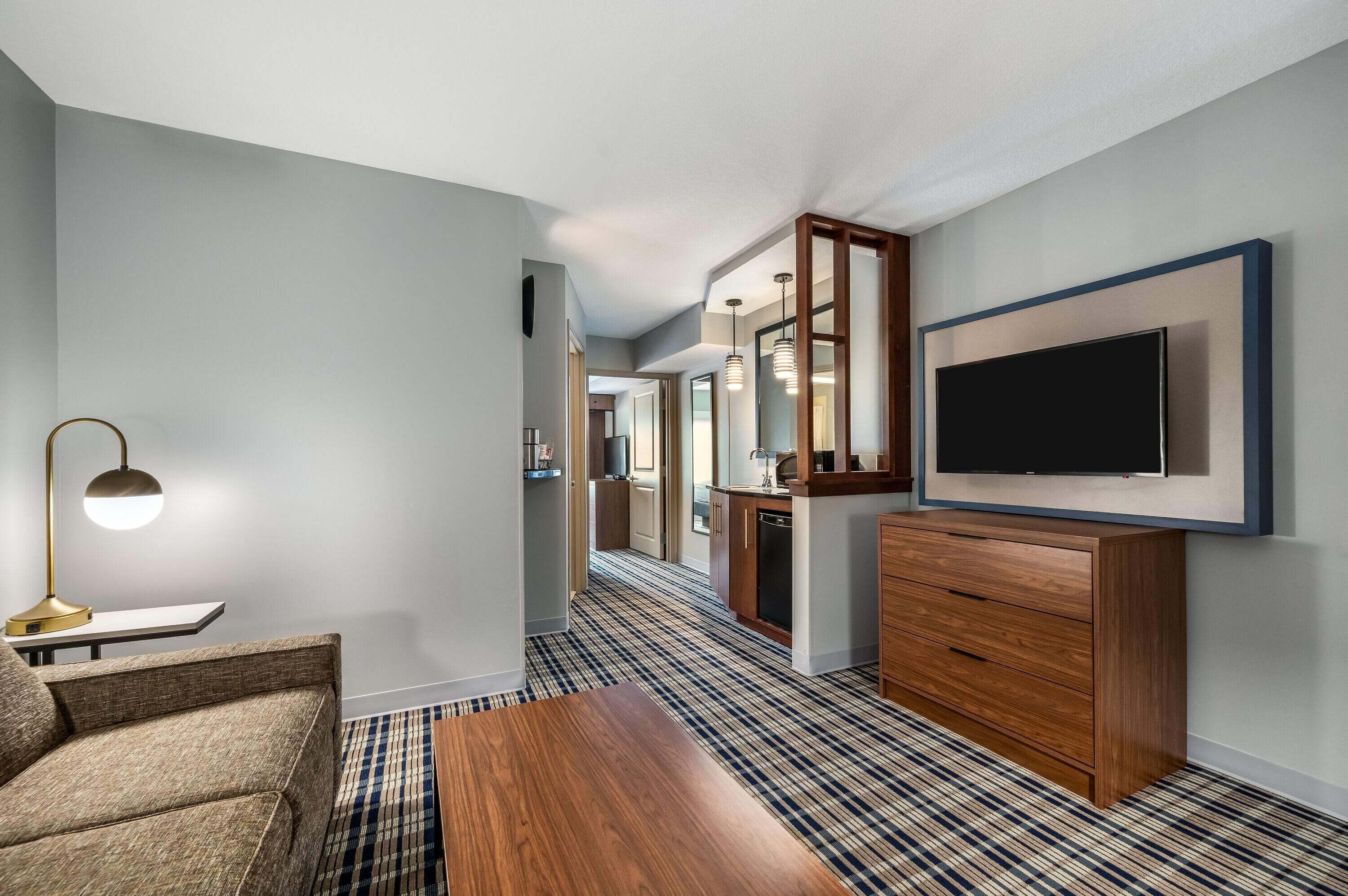 Suite, 1 Bedroom, Non Smoking (1 Kingbed) | Premium bedding, individually decorated, individually furnished, desk