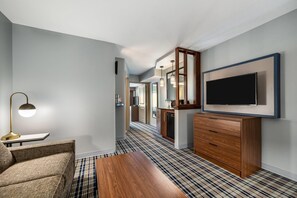Suite, 1 Bedroom, Non Smoking (1 Kingbed) | Premium bedding, individually decorated, individually furnished, desk - AmericInn by Wyndham Fairfield (Fairfield)