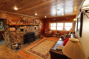 Miscellaneous - The Historic Wapiti Lodge (Wapiti)