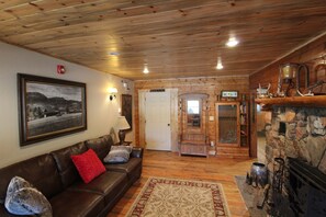 Miscellaneous - The Historic Wapiti Lodge (Wapiti)