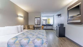 Minibar, wifi gratis, ropa de cama y despertador