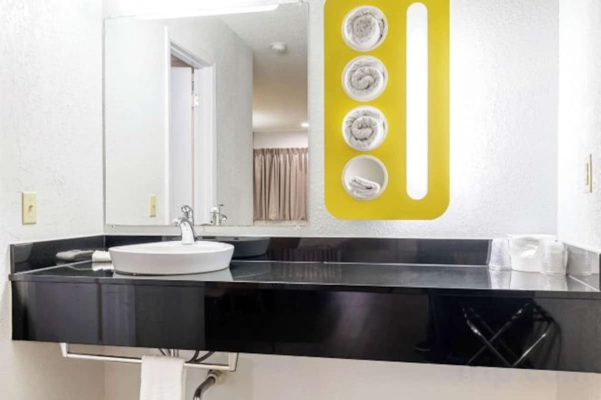 King Room with Mobility Accessible Roll-in Shower-Non-Smoking