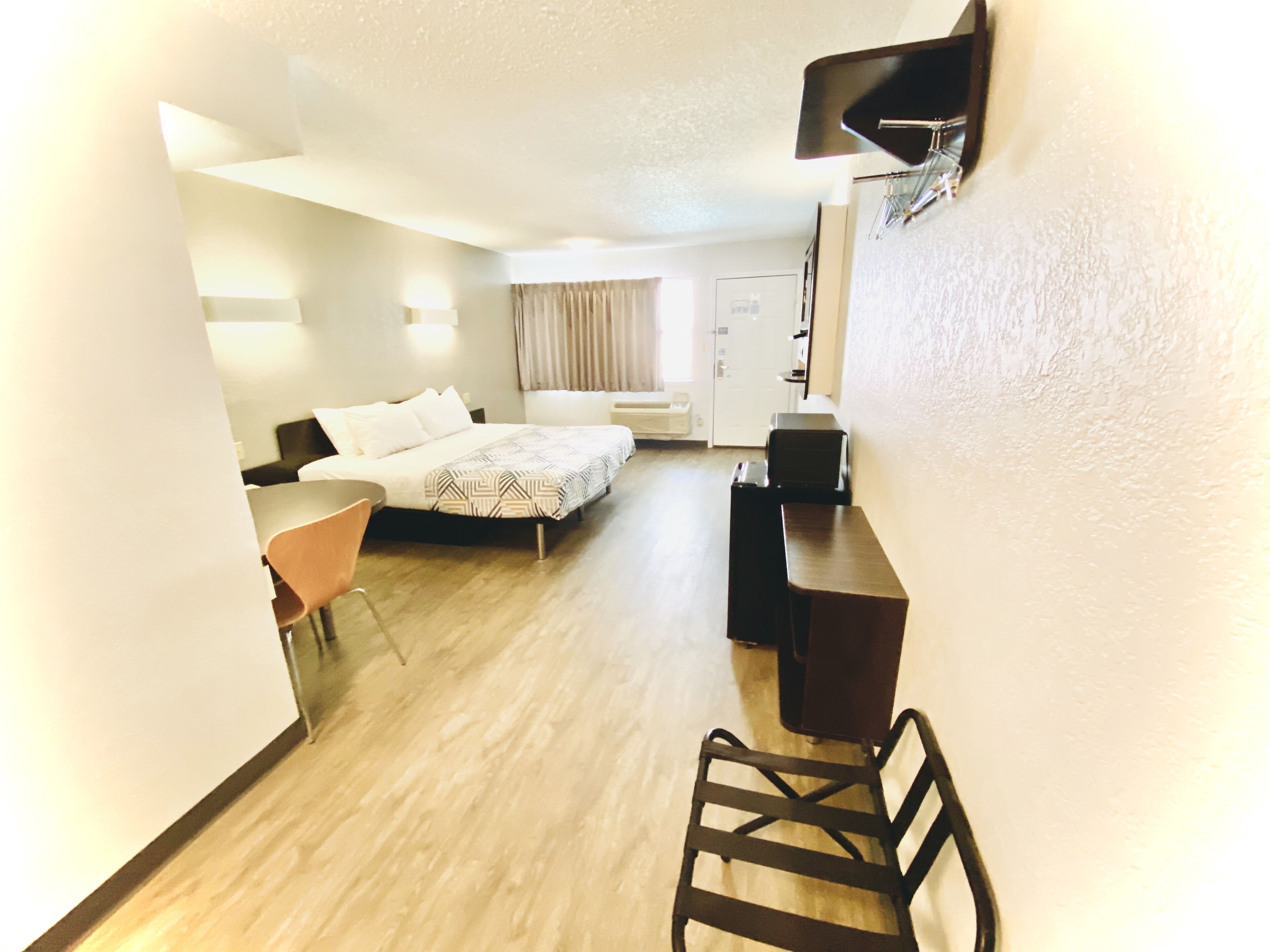 Minibar, free WiFi, bed sheets, alarm clocks