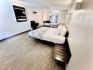 Minibar, Wi-Fi gratuit, draps fournis, réveils