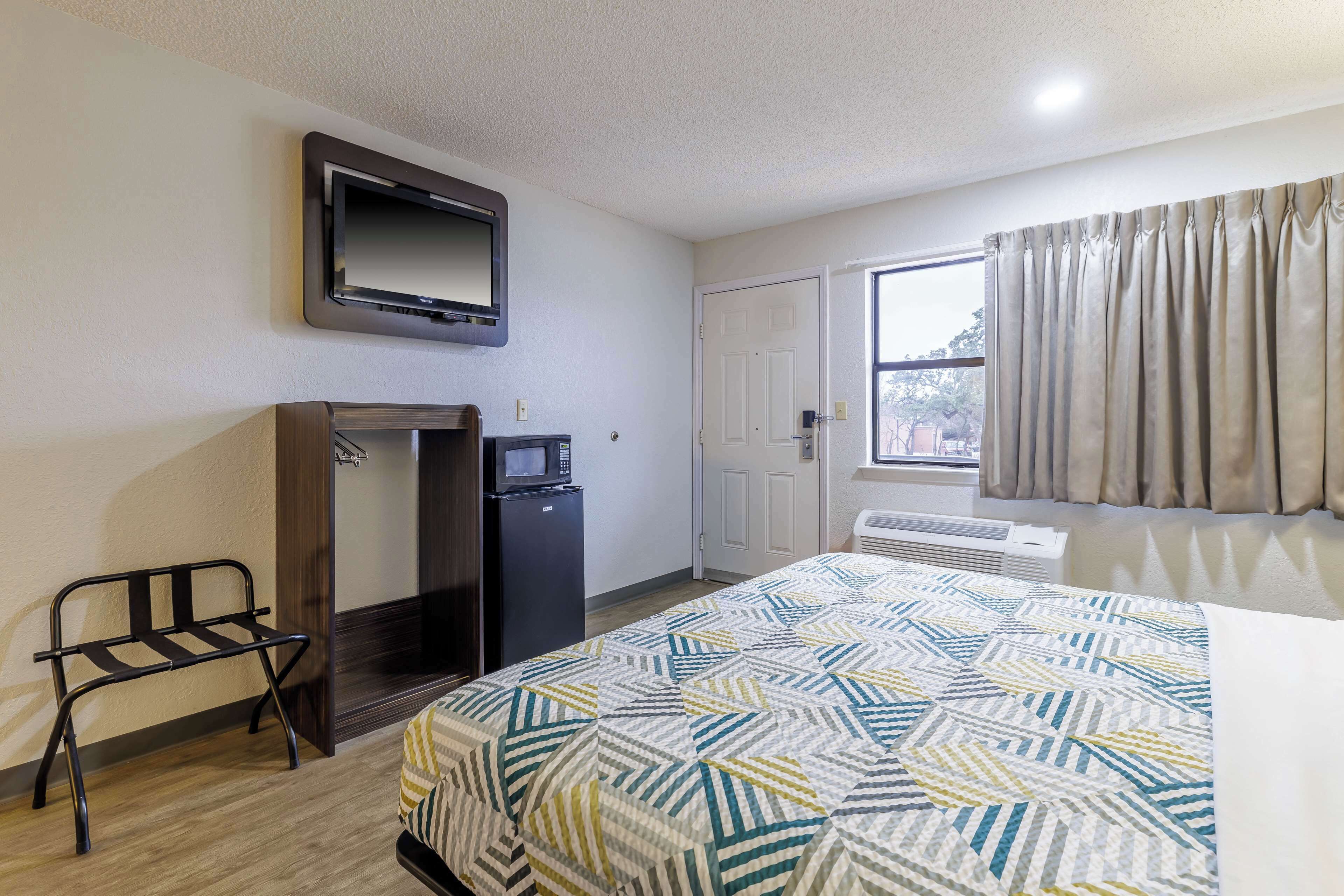 Minibar, Wi-Fi gratuit, draps fournis, réveils