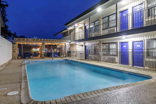 Motel 6 Boerne, TX