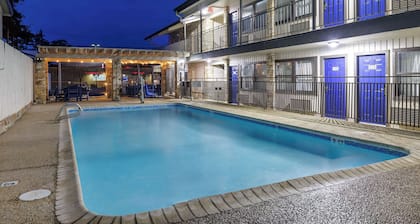 Motel 6 Boerne, TX
