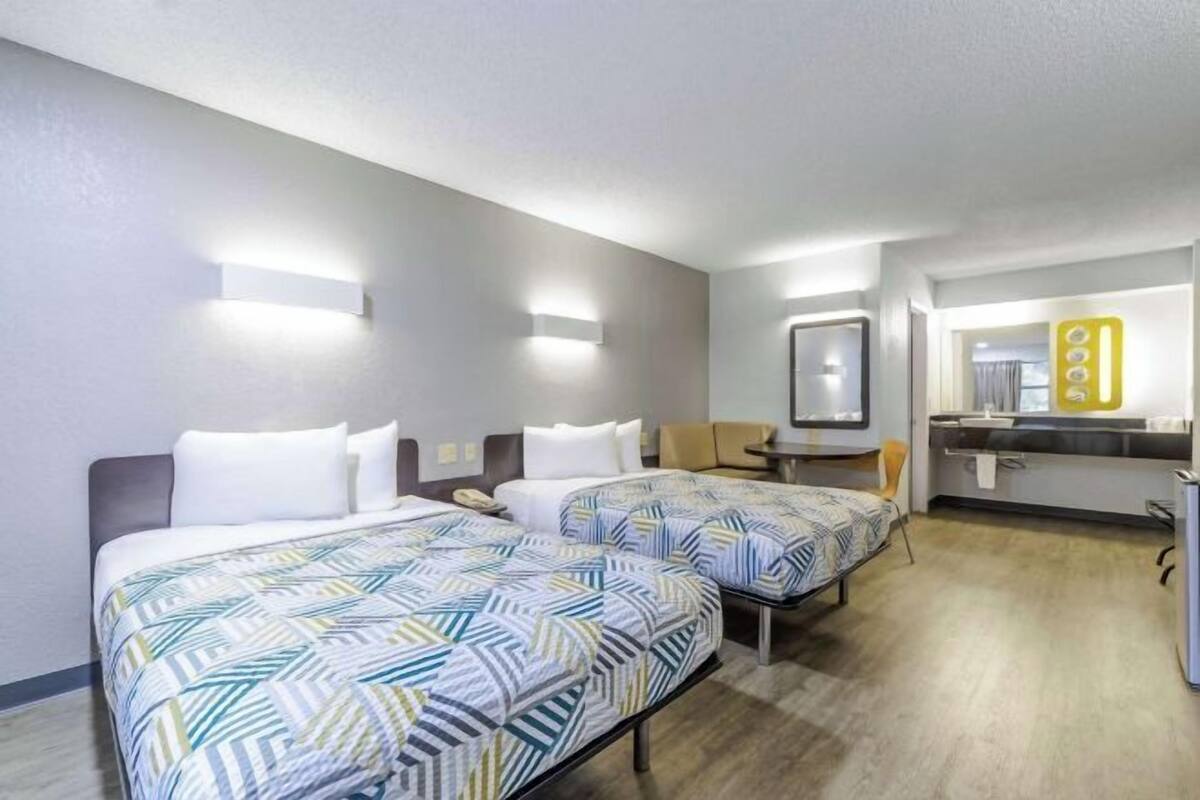 Free WiFi, alarm clocks, bed sheets