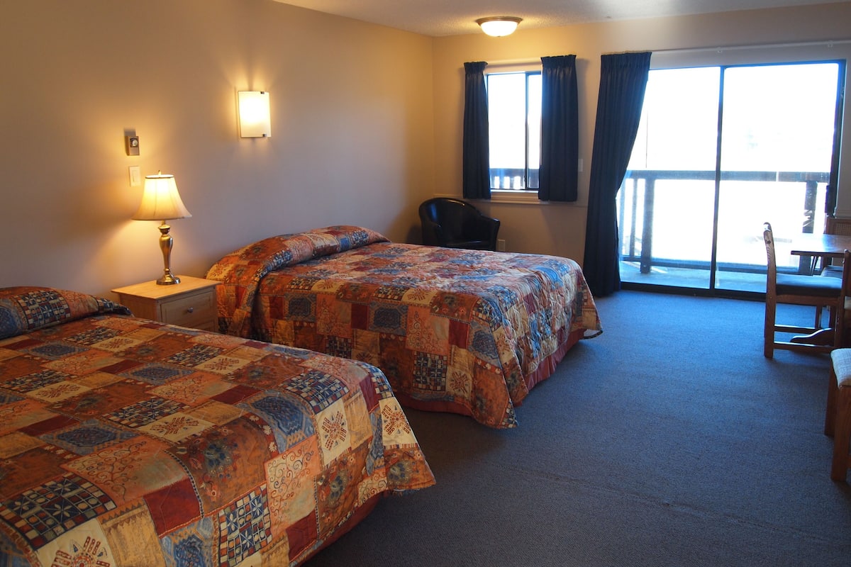 Desk, iron/ironing board, free WiFi, bed sheets