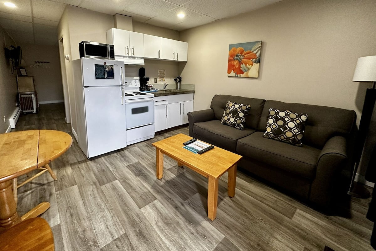 Deluxe Room, Multiple Beds, Kitchen