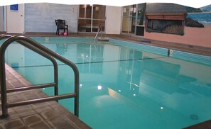 Indoor pool - West Coast Motel (Ucluelet)