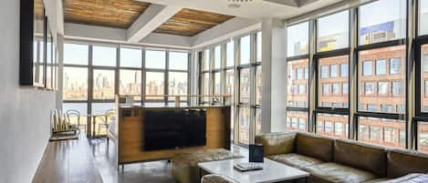 Minibaari, tallelokero huoneessa, yksilöllisesti sisustettu